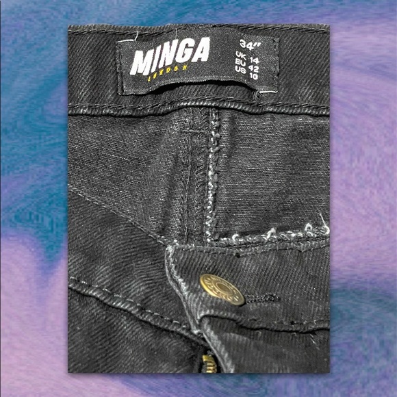 ♥︎ Astral Embroidered Denim Mom Shorts ♥︎ - Picture 4 of 6